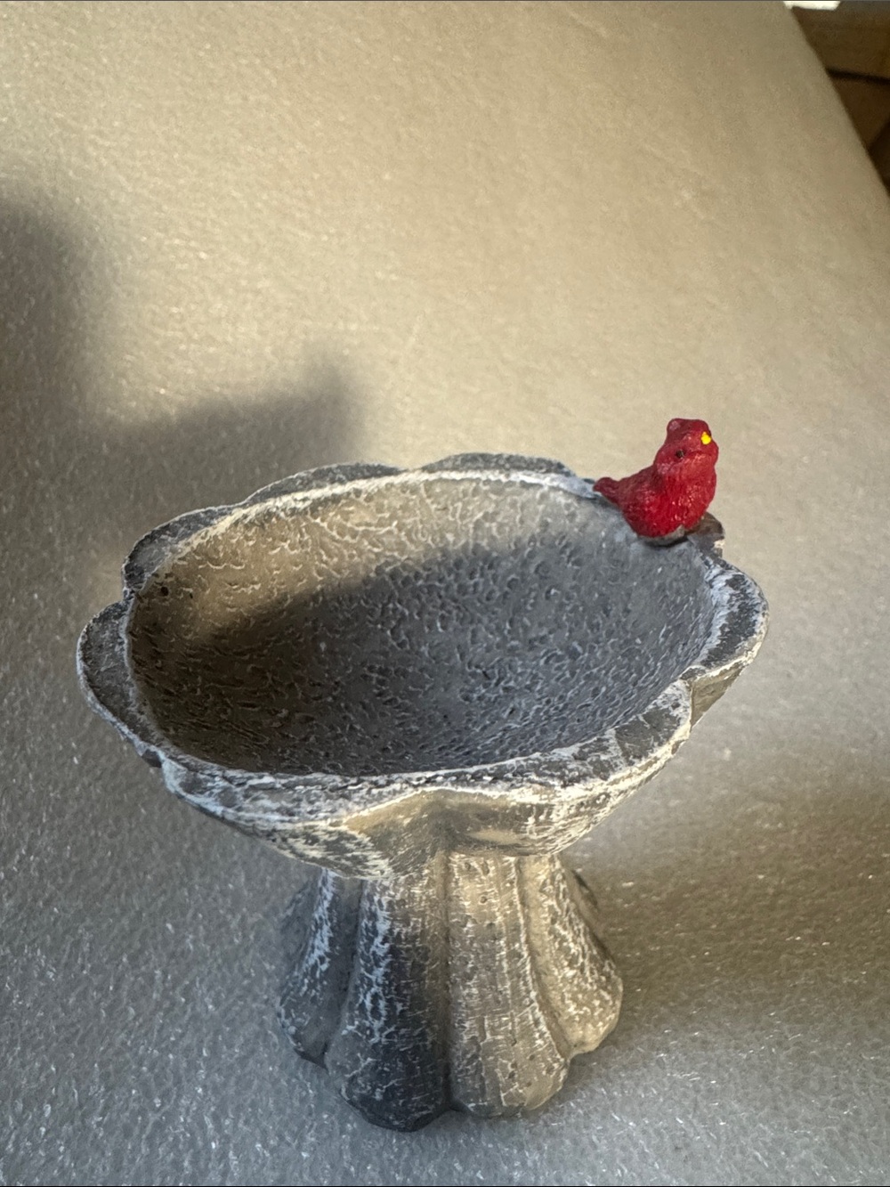 Miniature Decor Gray bird bath with cardinal